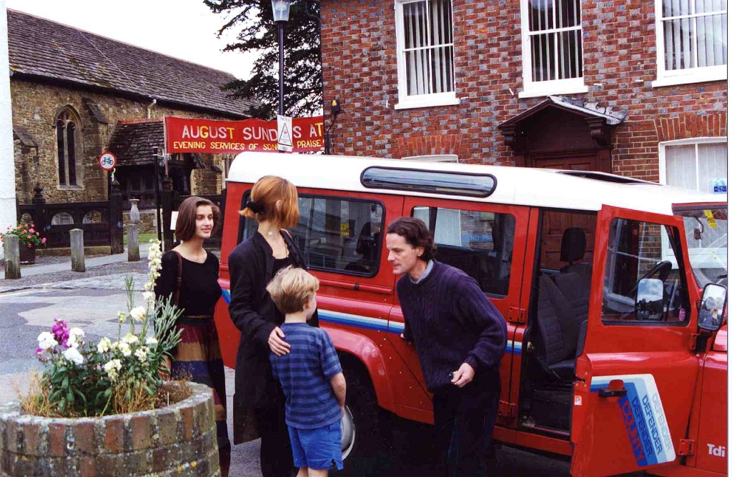 19940000 IULIA + SVETA YAVORSKAYA + ANTON YAVORSKI + CAL + CAL's Land Rover at Westerham.jpg